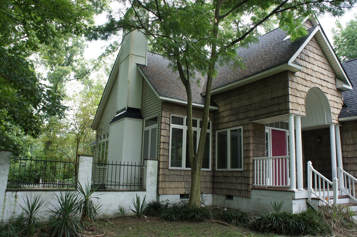 Primary Photo - 2201 Hungary Spring Rd