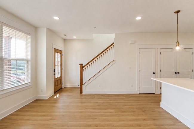 Building Photo - 1380 Belfair St