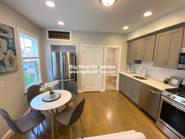 Building Photo - 17 Howes St