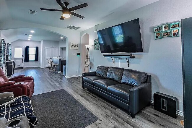Foto del edificio - 1602 Blue Jay Dr