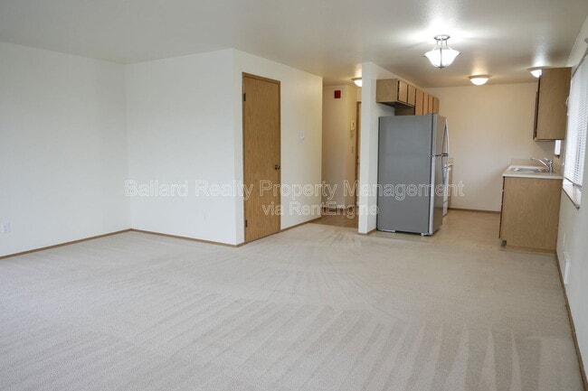 Building Photo - 3232 21st Ave W