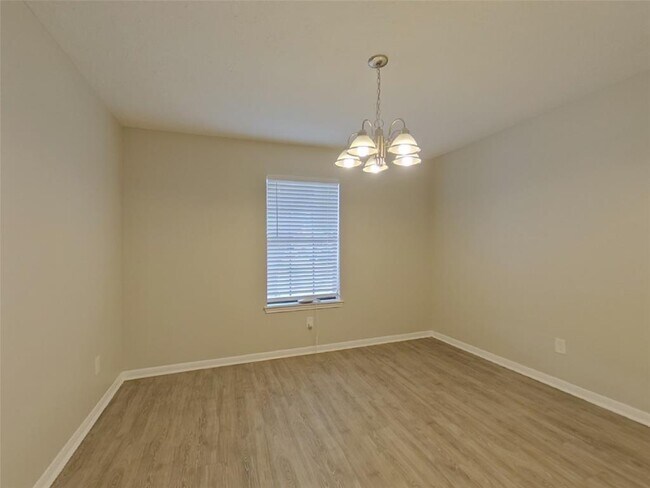 Building Photo - 5511 Fairview Forest Dr