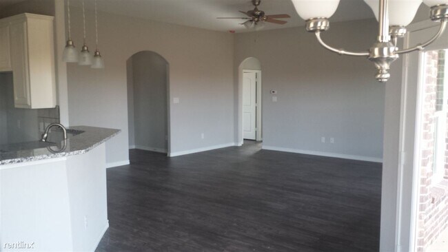Building Photo - 3 br, 2 bath House - 4012 Wagon Wheel Dr