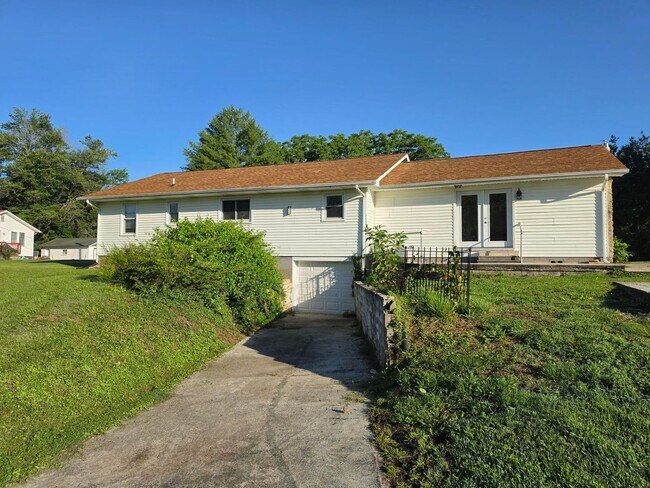 Foto del edificio - 3 bedrooms 2 bath