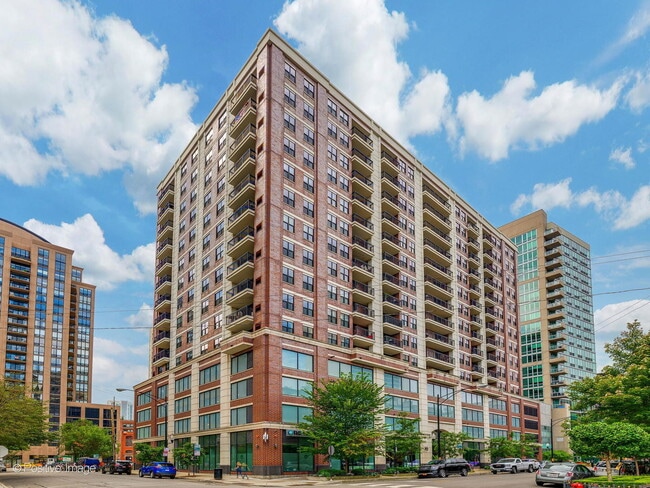 Building Photo - 451 W Huron St
