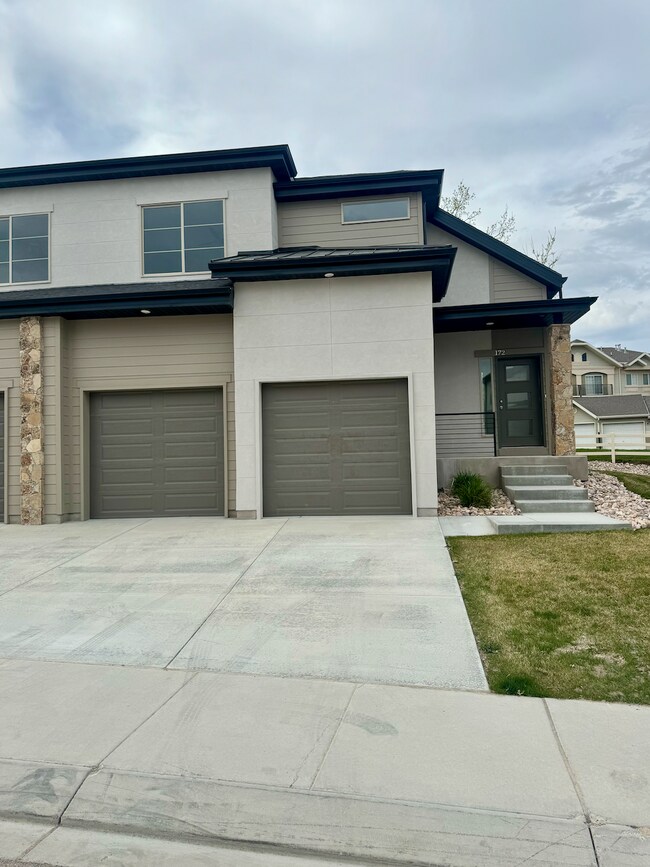 Building Photo - 172 W Autumn Ln