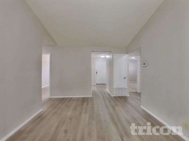 Building Photo - 15022 Old Creek St