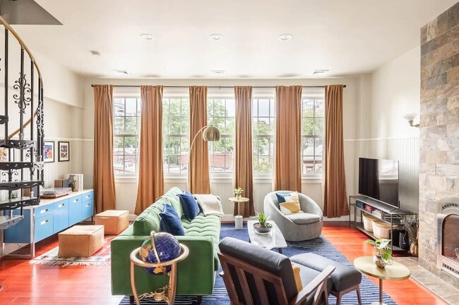 Building Photo - 444 6th Ave