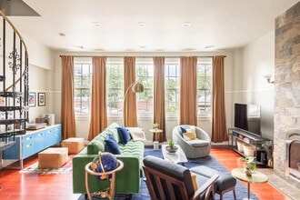 Building Photo - 444 6th Ave