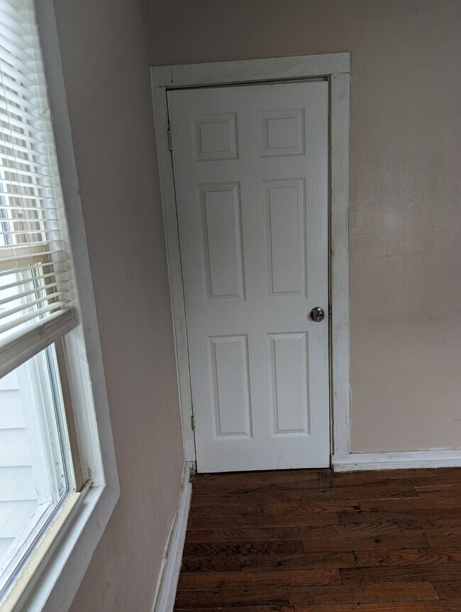 Building Photo - COZY Room for Rent nestled in Downtown Suf...
