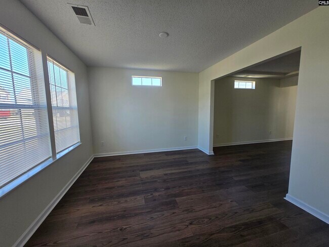 Foto del edificio - 132 Fox Grove Cir