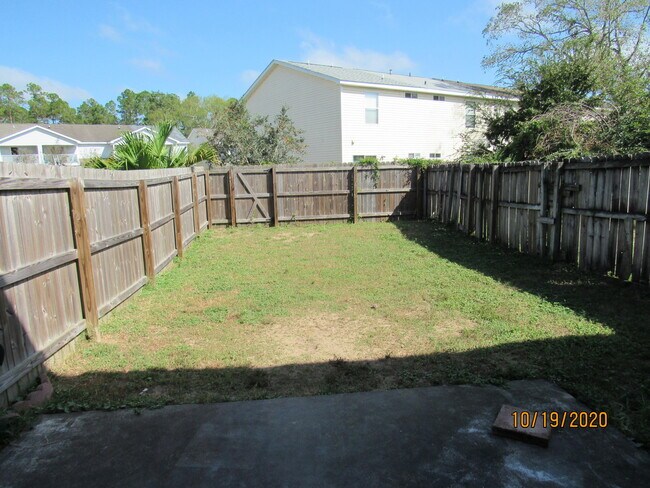 Foto del edificio - 1853 Whispering Oaks Ln