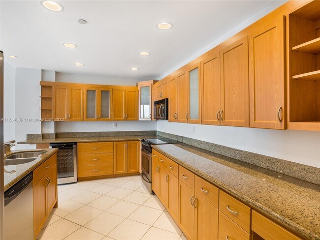 Building Photo - 151 Crandon Blvd