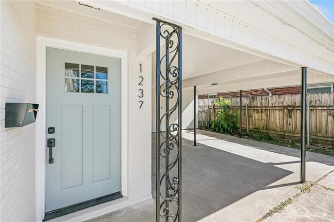 Building Photo - 1237 Helios Ave