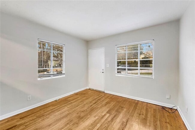 Building Photo - 121 Fairview St