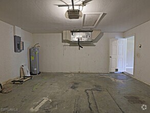 Building Photo - 325 NE 30th Terrace