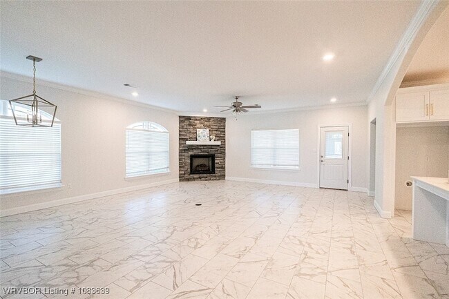 Foto del edificio - 9023 Mayswood Pl