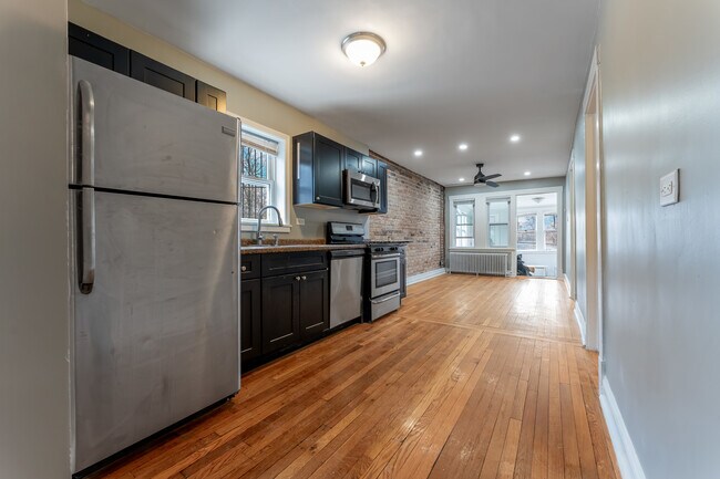 Foto del edificio - 3908 W Montrose Ave