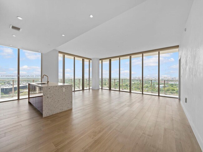Foto del edificio - 2678 Tigertail Ave