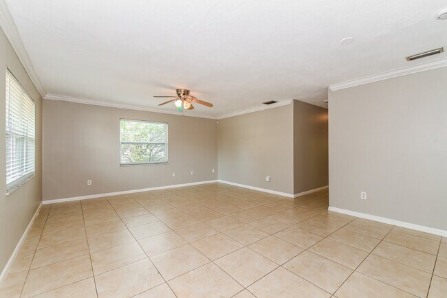 Foto del edificio - 5595 Sunrise Dr