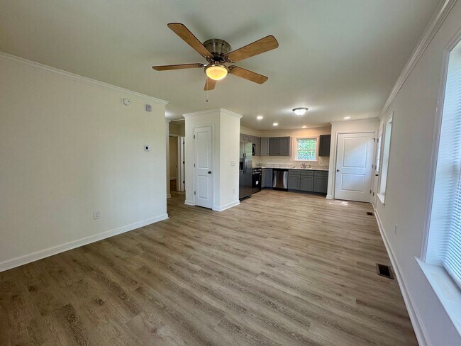 Foto del edificio - The Home You’ve Been Searching For! *Utilities & Furniture can be added with a rental premium.*