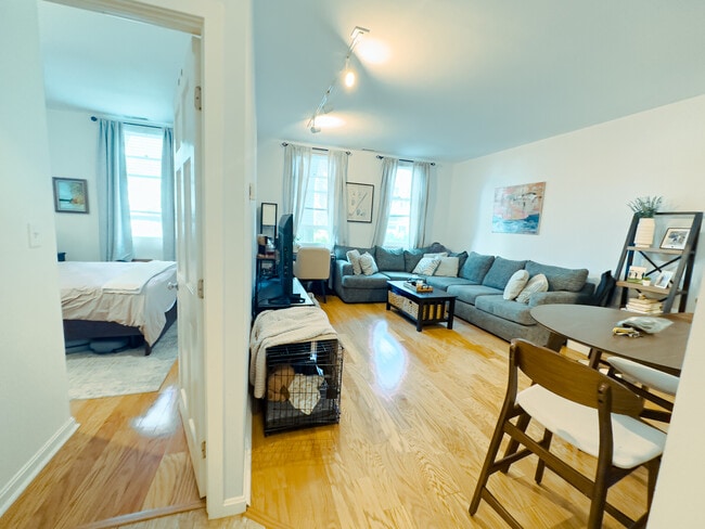 Building Photo - 218 Thorndike St