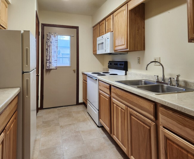 Building Photo - 605 Clark St