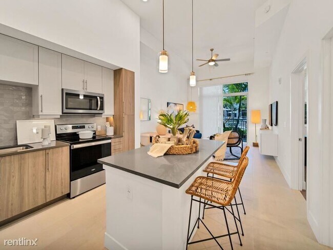 Building Photo - Studio, 1 bath Condo - 8484 NW 36th St NUE...