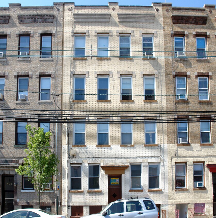 Building Photo - 407 61st St