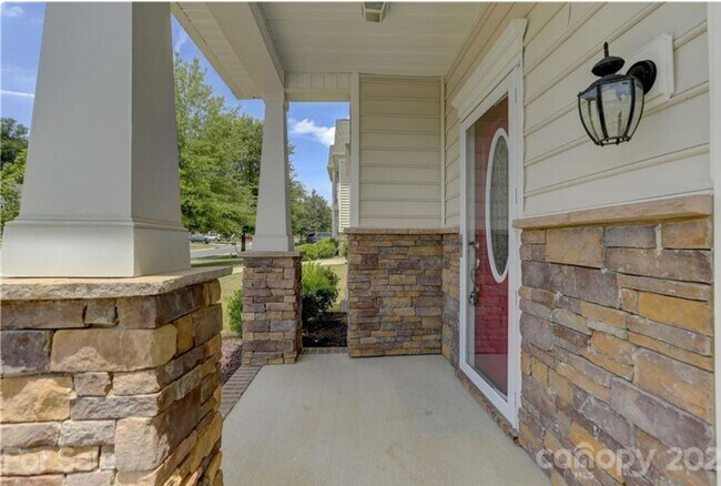 Photo - newly updated SFH with no carpet House