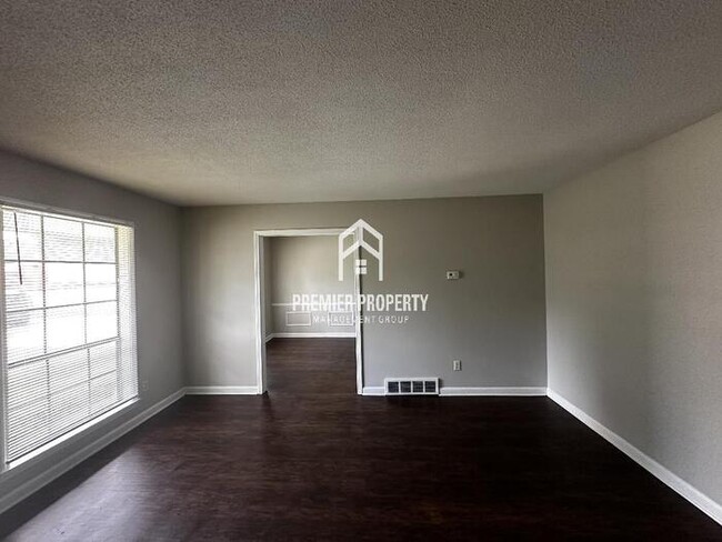 Foto del edificio - 2898 S Mendenhall Rd