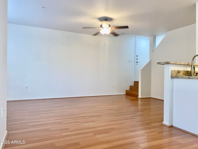 Foto del edificio - 1701 E Colter St