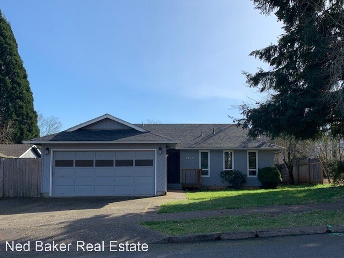 Primary Photo - 3 br, 2 bath House - 2142 Maplewood Dr S
