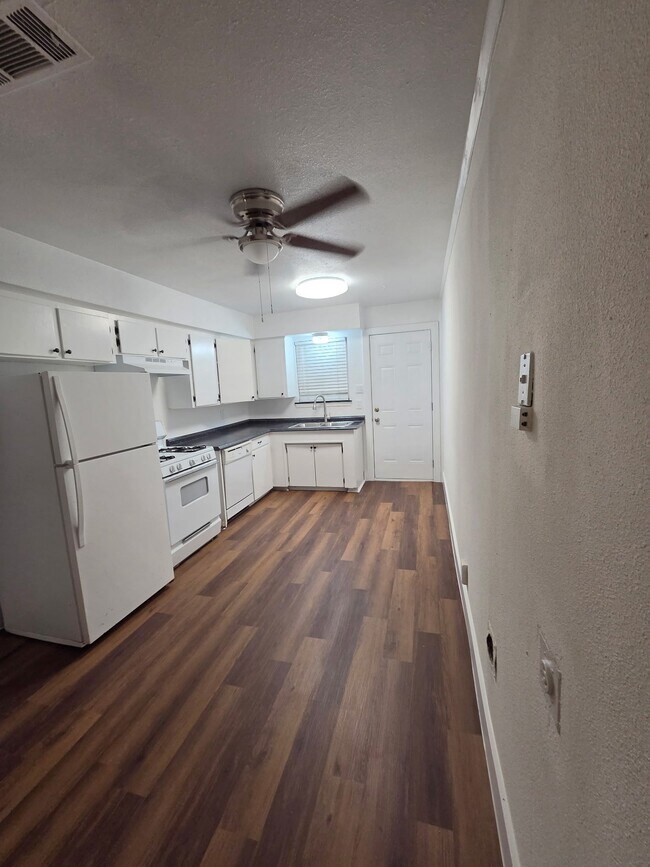 Foto del edificio - 1041 Custer Rd