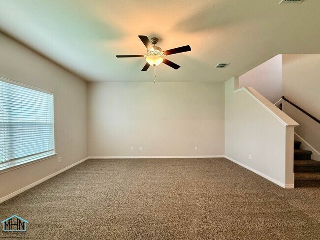 Foto del edificio - Spacious 2-Storey 4-Bedroom 2.5-Bath Home in Savannah Place, Conveniently Located Near 1604 & Hig...