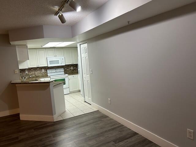 Foto del edificio - 1100 Crestwood Ct S