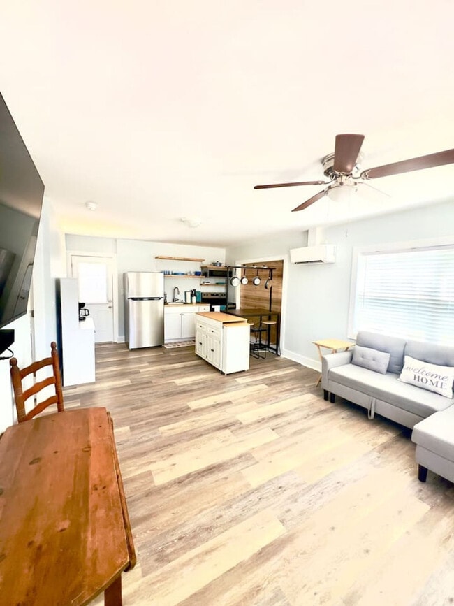 Building Photo - 216 La Paloma Pl