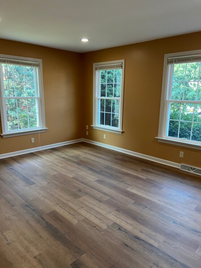 Foto del edificio - 1516 Tussey Ct