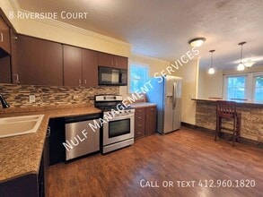Building Photo - 8 Riverside Ct