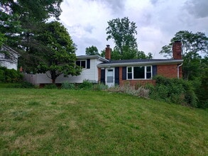 Building Photo - 8629 Pastoral Ln