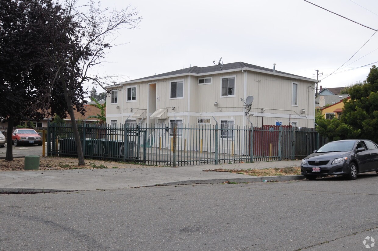 Foto del edificio - 4525 Fairfax Ave
