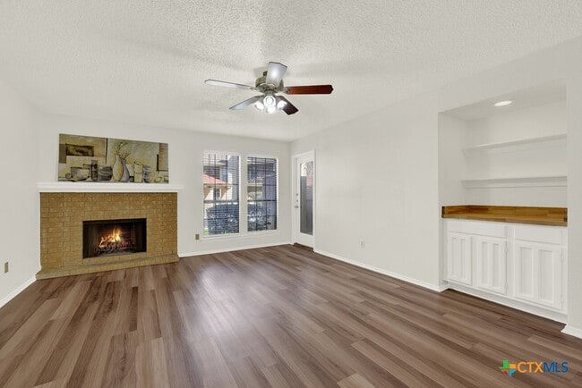 Building Photo - 1202 Thorpe Ln