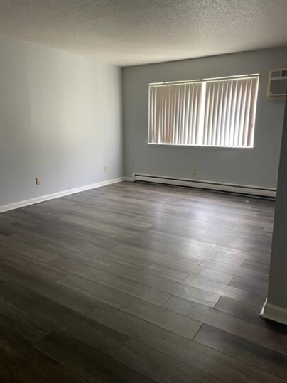 Foto principal - 595 Wagner Dr