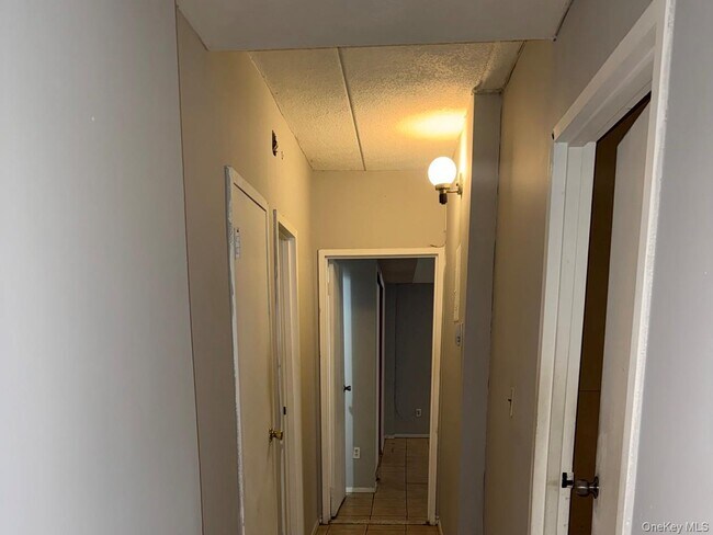 Building Photo - 147-26 Roosevelt Ave