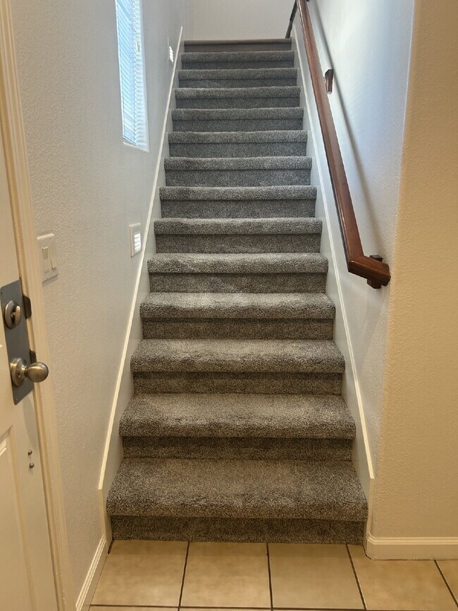 Foto del edificio - Beautiful 2 bd 2 bath Condo in Folsom