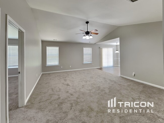 Building Photo - 2117 Clear Brook Dr