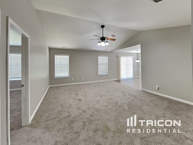 Foto del edificio - 2117 Clear Brook Dr