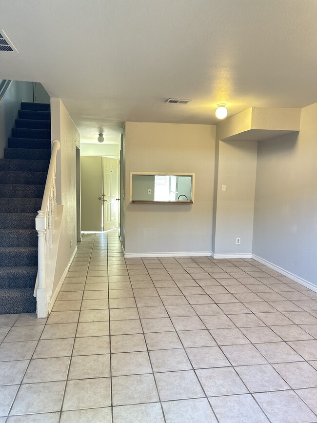 Photo - 644 W Collins St House