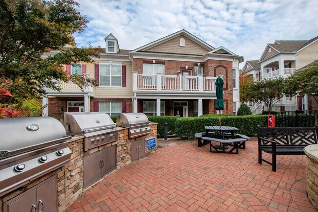 Foto del edificio - Spacious 3-Bedroom Condo in Prime Raleigh Location!