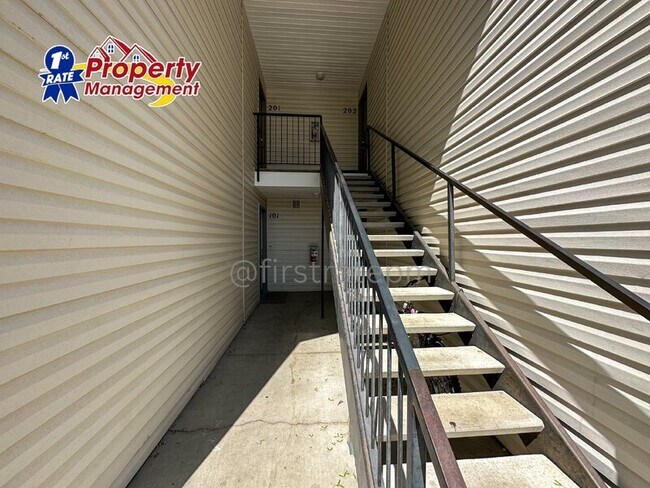 Foto del edificio - 5843 W Clearview Ln